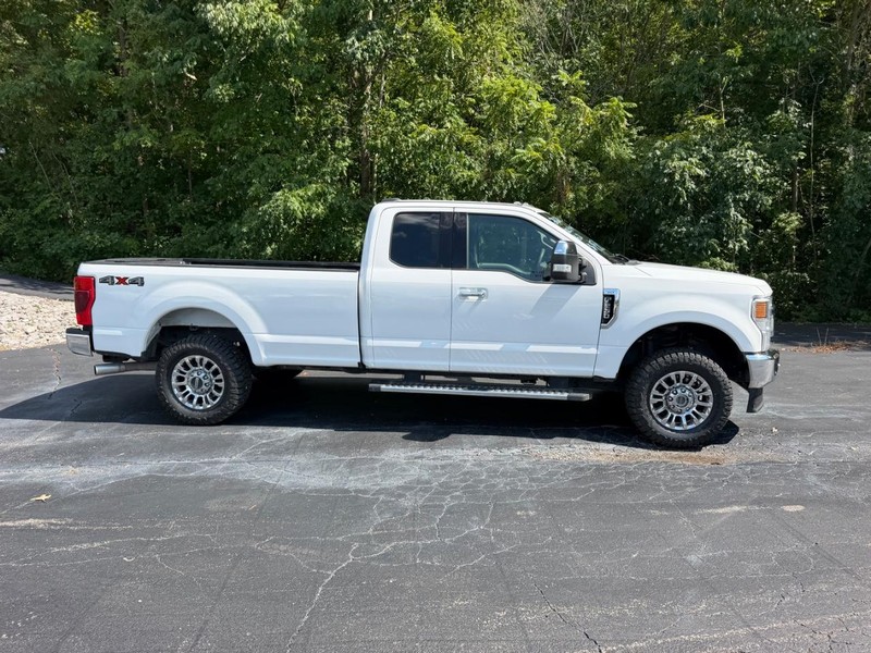 Ford Super Duty F-250 SRW Vehicle Image 02