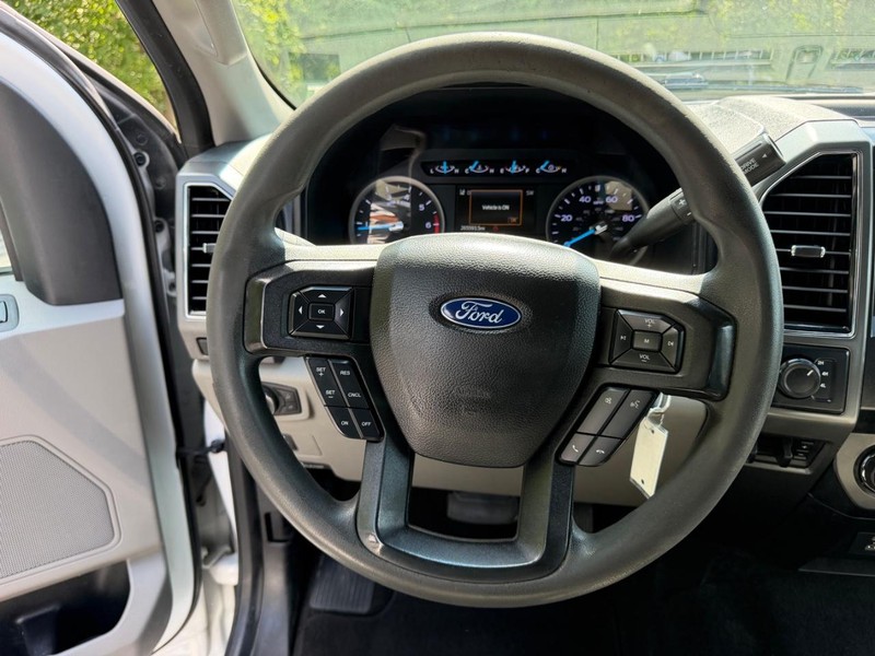 Ford Super Duty F-250 SRW Vehicle Image 09