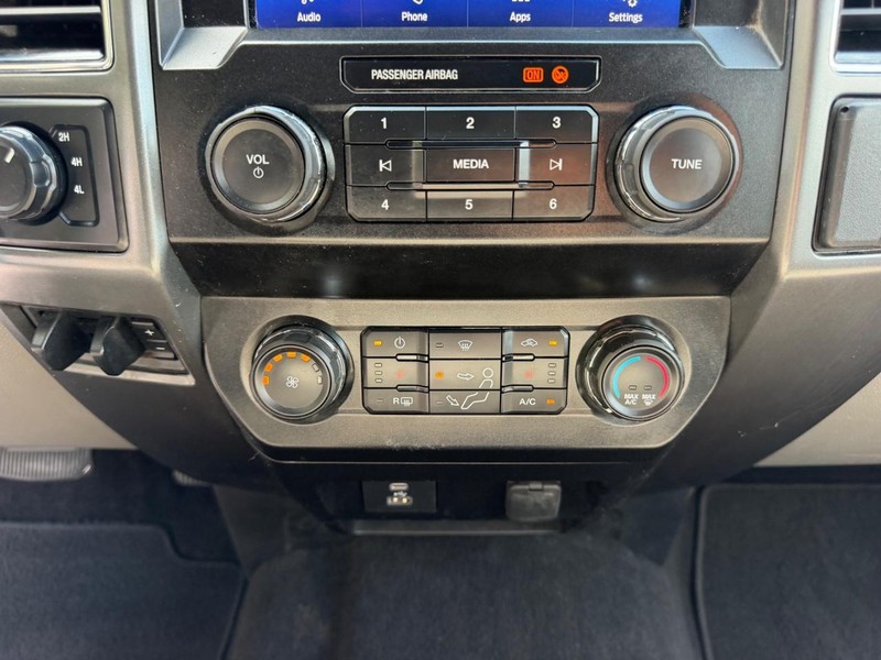 Ford Super Duty F-250 SRW Vehicle Image 13