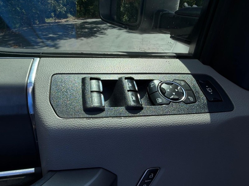 Ford Super Duty F-250 SRW Vehicle Image 15