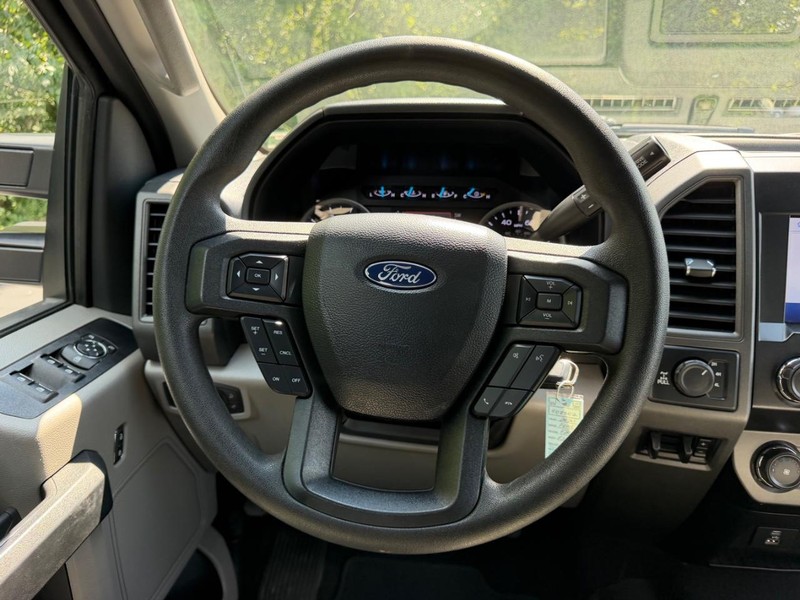 Ford Super Duty F-250 SRW Vehicle Image 09