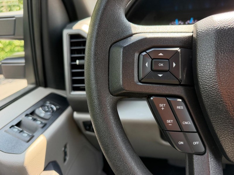 Ford Super Duty F-250 SRW Vehicle Image 10