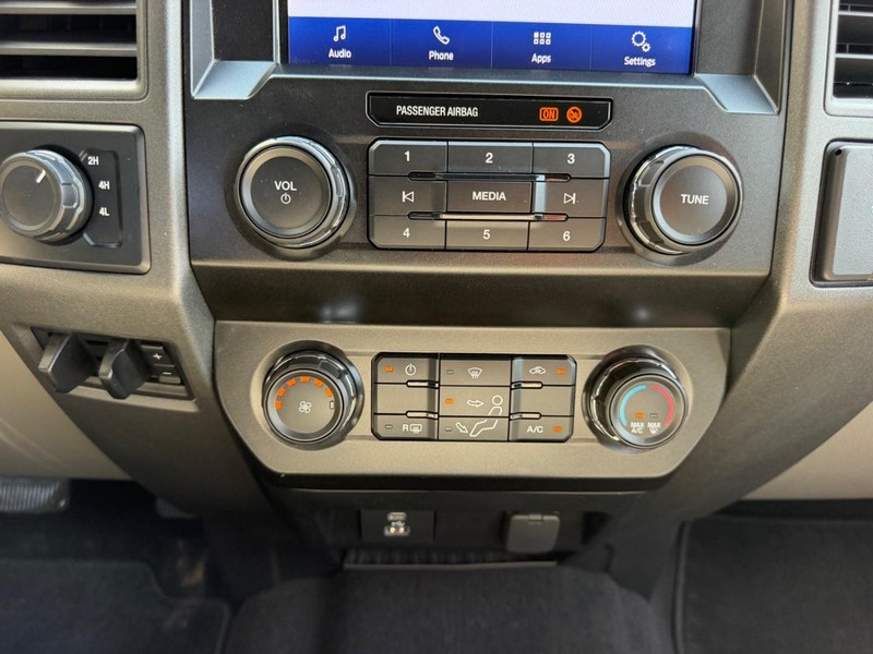 Ford Super Duty F-250 SRW Vehicle Image 13