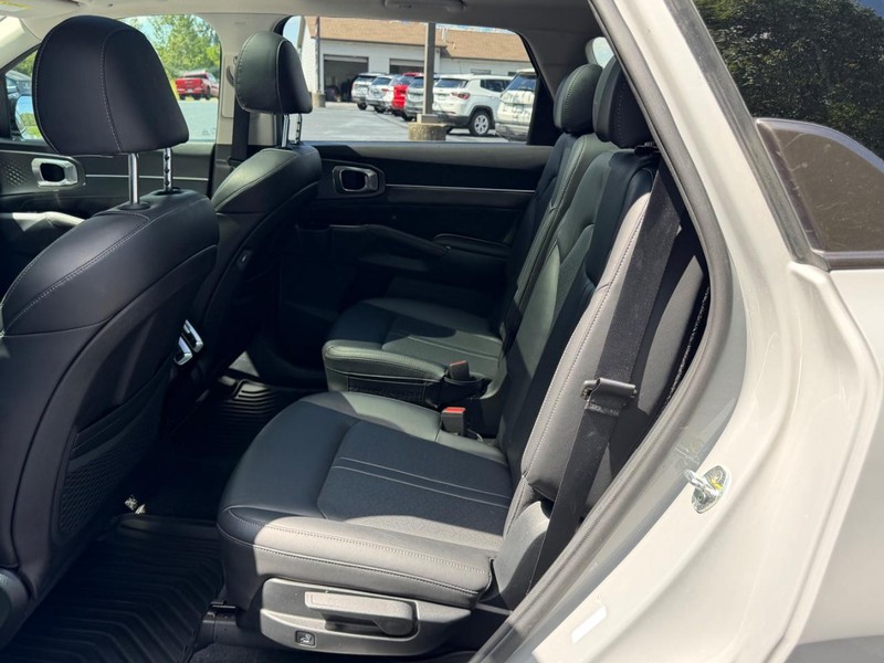 Kia Sorento Vehicle Image 09