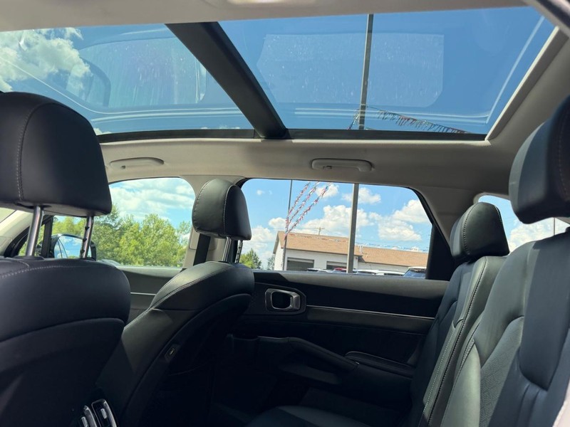 Kia Sorento Vehicle Image 10
