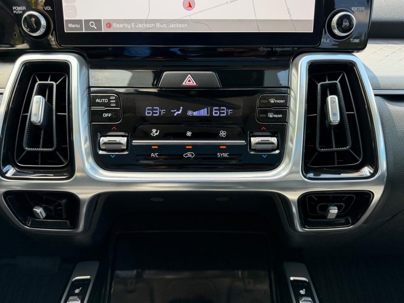 Kia Sorento Vehicle Image 16