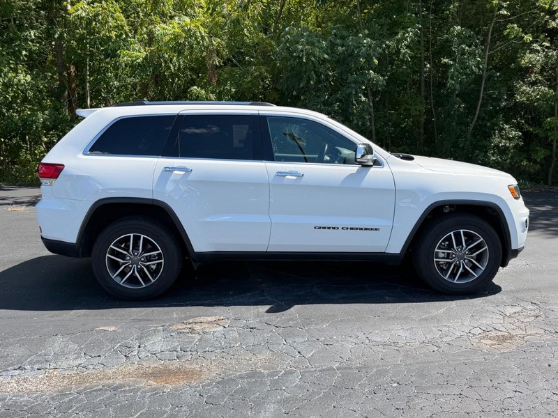 Jeep Grand Cherokee Vehicle Image 02
