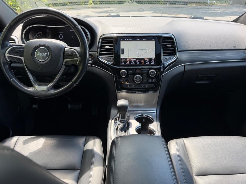 Jeep Grand Cherokee Vehicle Image 10