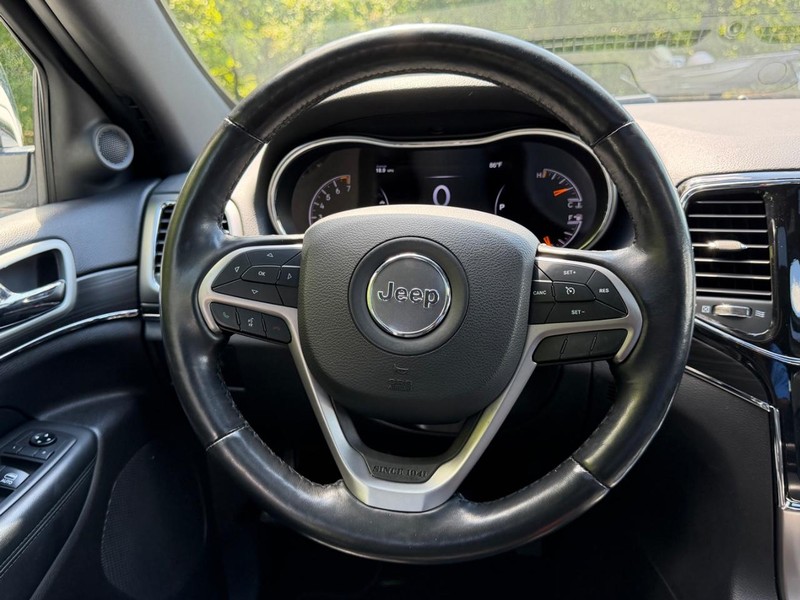 Jeep Grand Cherokee Vehicle Image 11
