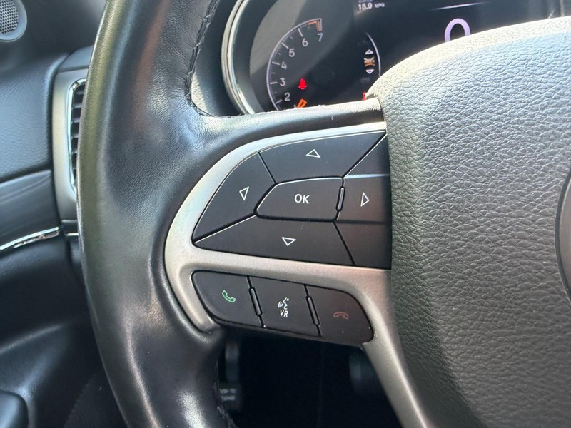Jeep Grand Cherokee Vehicle Image 12
