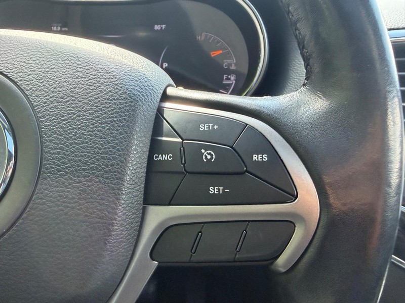 Jeep Grand Cherokee Vehicle Image 13