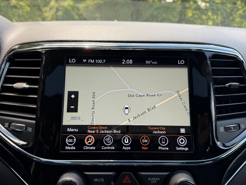 Jeep Grand Cherokee Vehicle Image 14