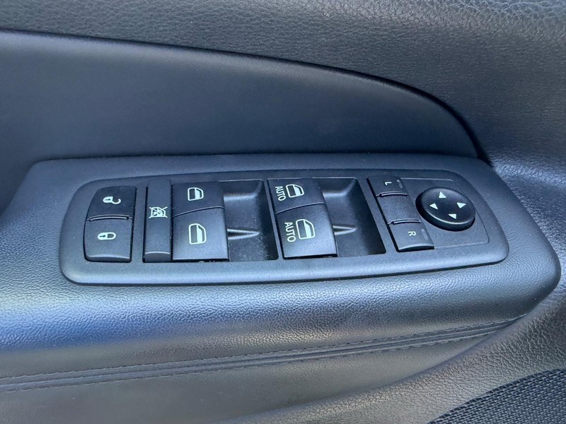Jeep Grand Cherokee Vehicle Image 18