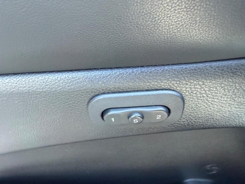 Jeep Grand Cherokee Vehicle Image 19