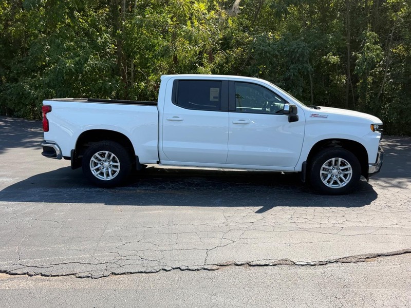 Chevrolet Silverado 1500 Vehicle Full-screen Gallery Image 02