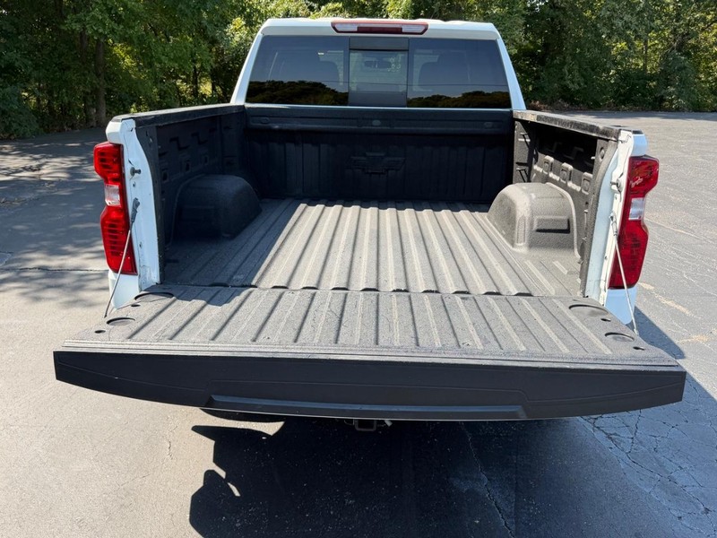 Chevrolet Silverado 1500 Vehicle Full-screen Gallery Image 05
