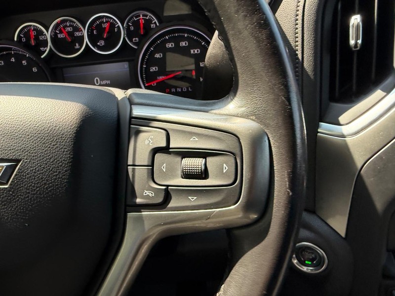 Chevrolet Silverado 1500 Vehicle Full-screen Gallery Image 11