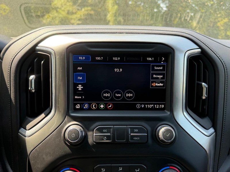 Chevrolet Silverado 1500 Vehicle Full-screen Gallery Image 12