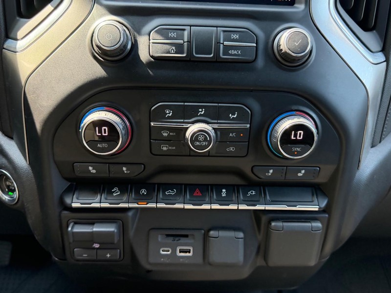 Chevrolet Silverado 1500 Vehicle Full-screen Gallery Image 13