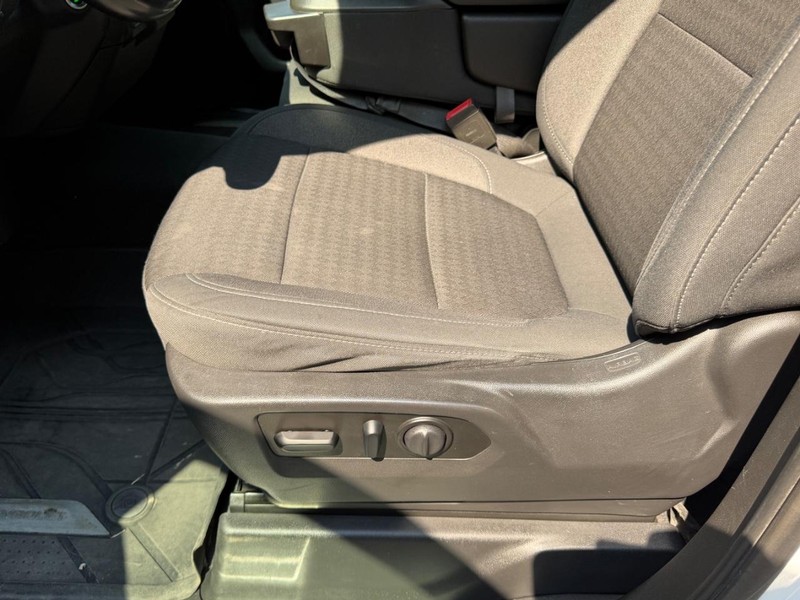 Chevrolet Silverado 1500 Vehicle Full-screen Gallery Image 16