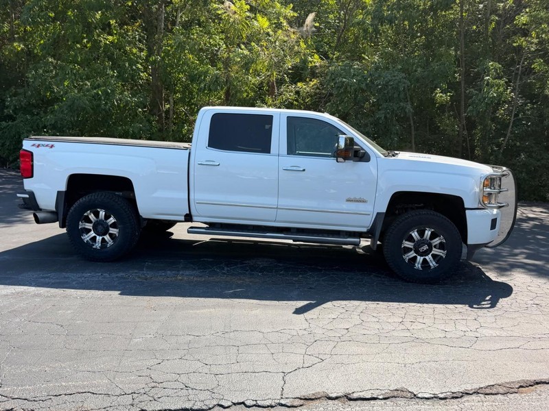 Chevrolet Silverado 3500HD Vehicle Full-screen Gallery Image 02