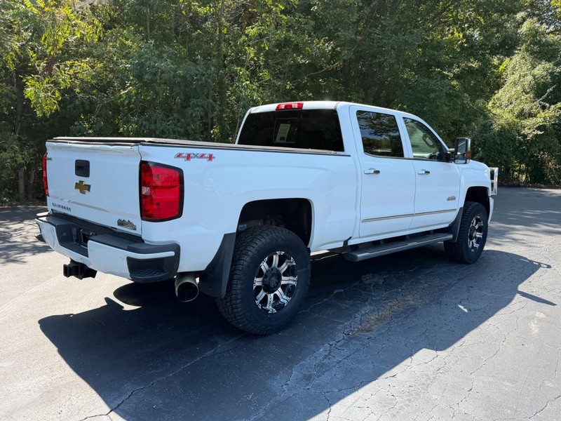 Chevrolet Silverado 3500HD Vehicle Full-screen Gallery Image 03