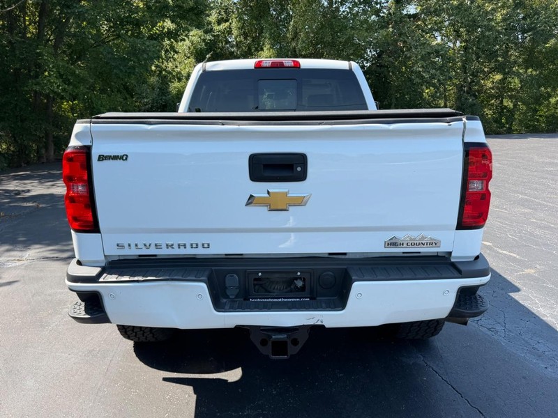 Chevrolet Silverado 3500HD Vehicle Full-screen Gallery Image 04