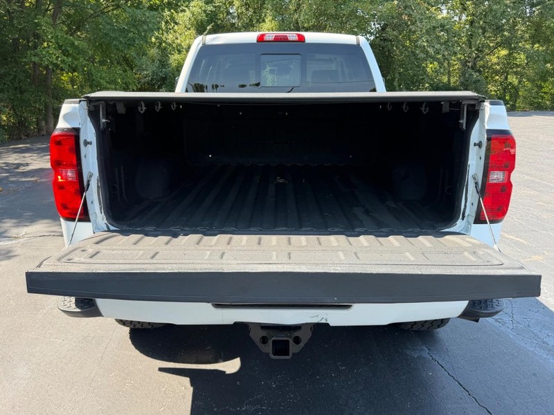 Chevrolet Silverado 3500HD Vehicle Full-screen Gallery Image 05