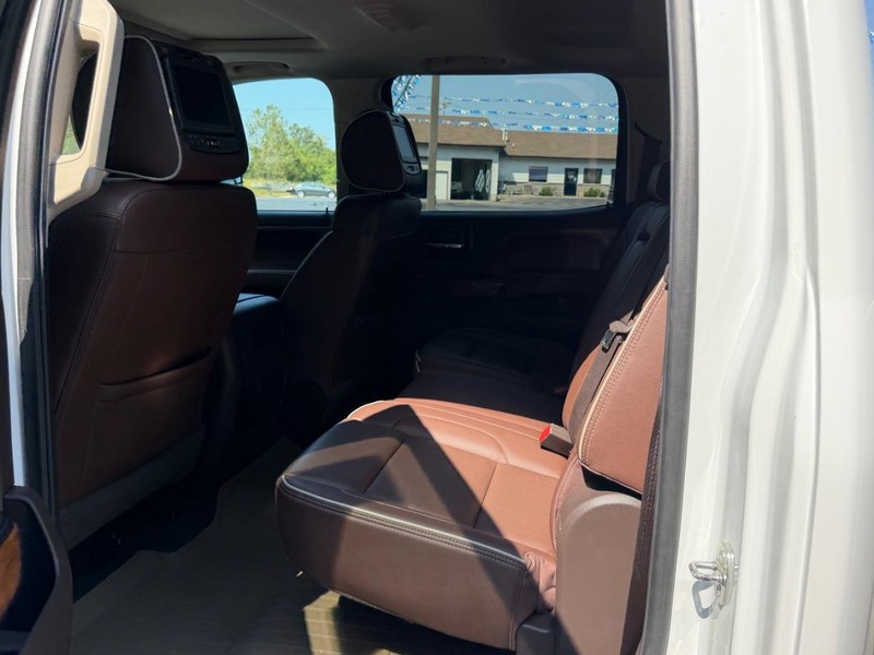 Chevrolet Silverado 3500HD Vehicle Full-screen Gallery Image 07