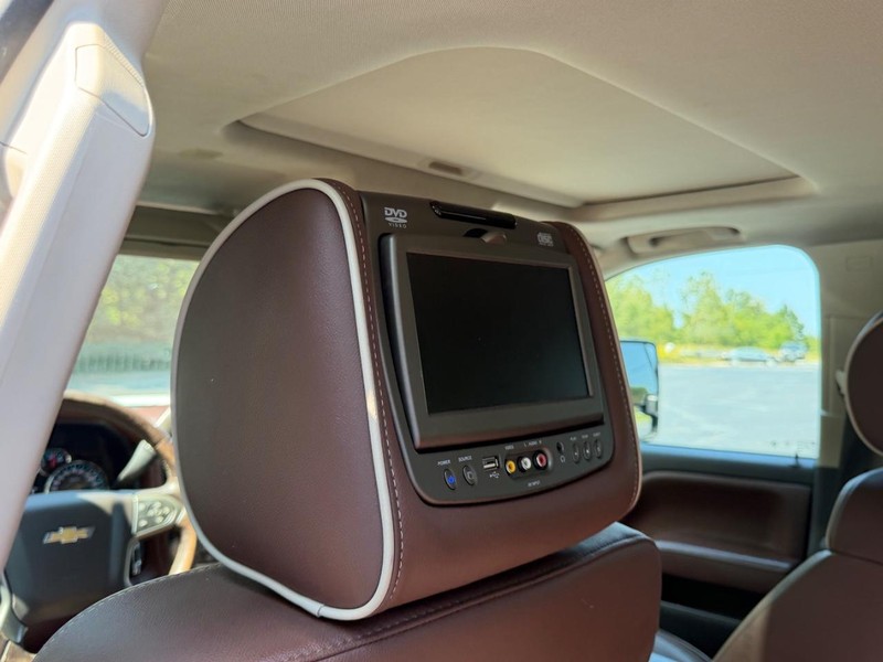 Chevrolet Silverado 3500HD Vehicle Full-screen Gallery Image 08