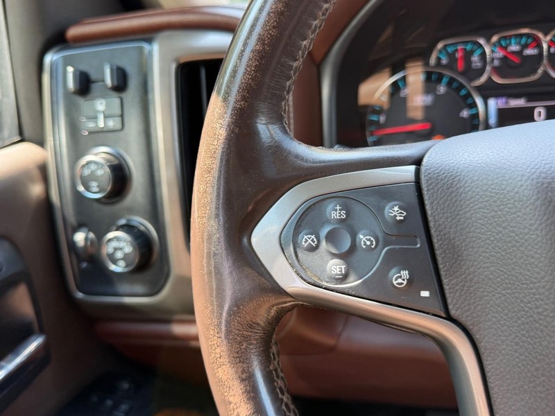 Chevrolet Silverado 3500HD Vehicle Full-screen Gallery Image 12