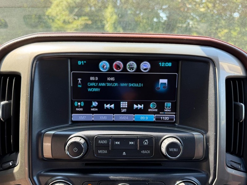 Chevrolet Silverado 3500HD Vehicle Full-screen Gallery Image 14