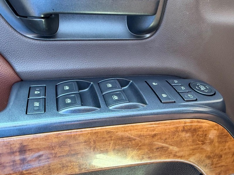 Chevrolet Silverado 3500HD Vehicle Full-screen Gallery Image 17