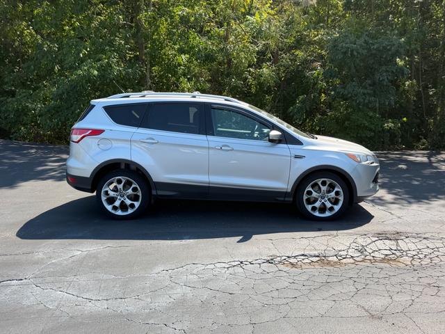 Ford Escape Vehicle Full-screen Gallery Image 02