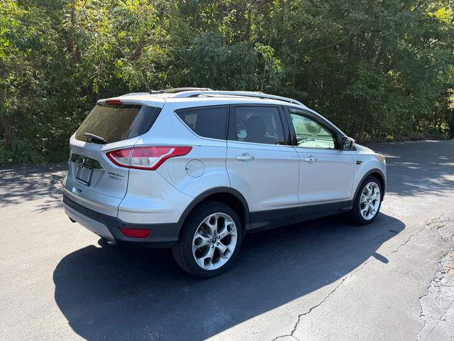 Ford Escape Vehicle Full-screen Gallery Image 03