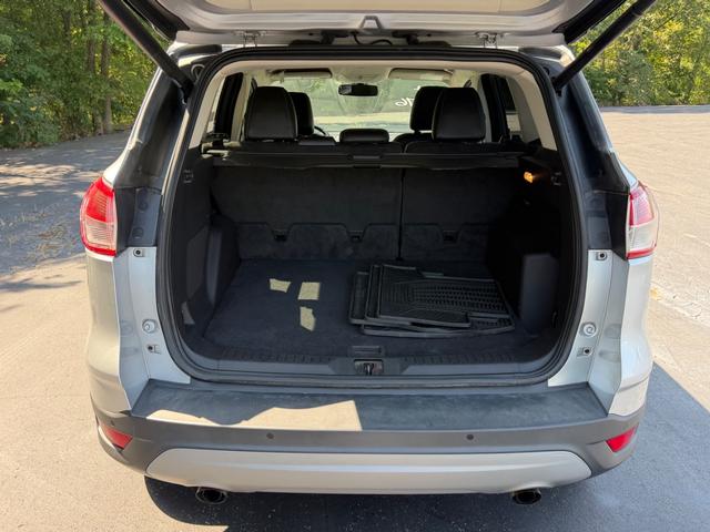 Ford Escape Vehicle Full-screen Gallery Image 05