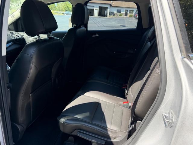 Ford Escape Vehicle Full-screen Gallery Image 08