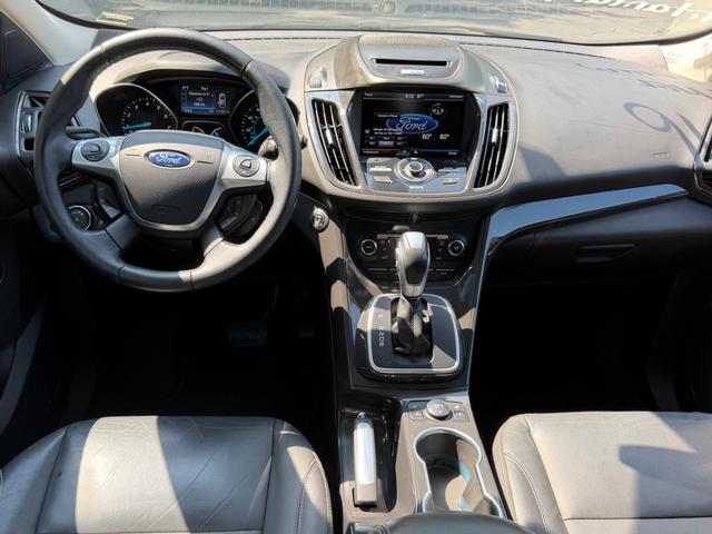 Ford Escape Vehicle Full-screen Gallery Image 09