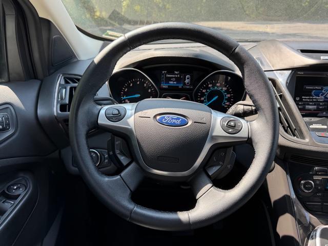 Ford Escape Vehicle Full-screen Gallery Image 10