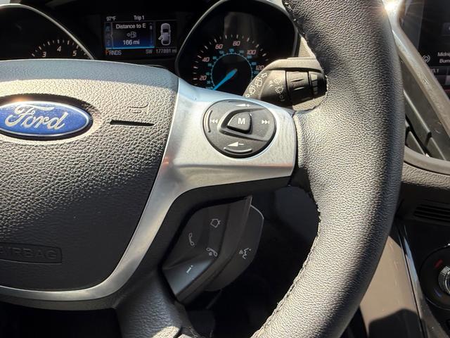 Ford Escape Vehicle Full-screen Gallery Image 12