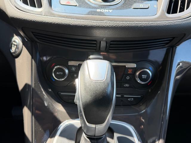 Ford Escape Vehicle Full-screen Gallery Image 14