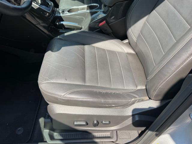 Ford Escape Vehicle Full-screen Gallery Image 19