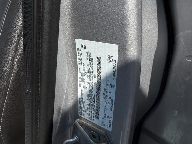 Ford Escape Vehicle Full-screen Gallery Image 22