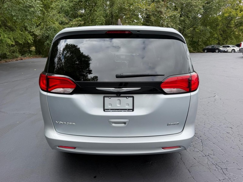 Chrysler Voyager Vehicle Image 04