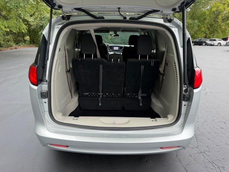 Chrysler Voyager Vehicle Image 05