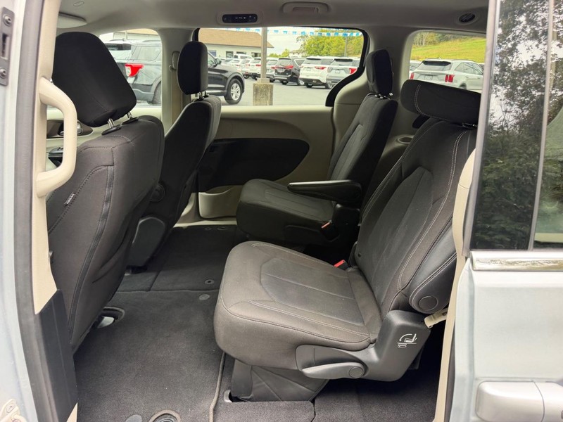 Chrysler Voyager Vehicle Image 09