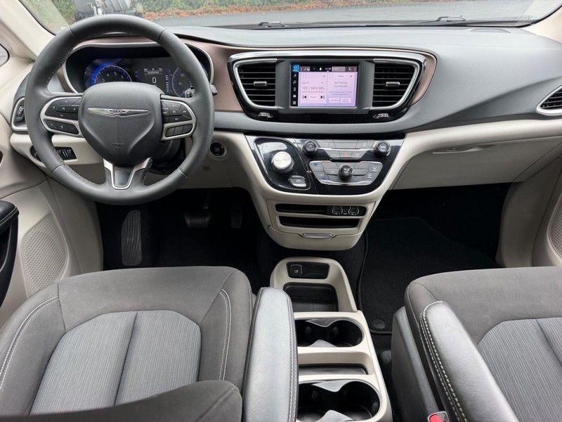 Chrysler Voyager Vehicle Image 11