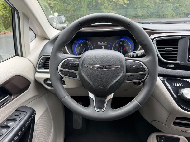 Chrysler Voyager Vehicle Image 12