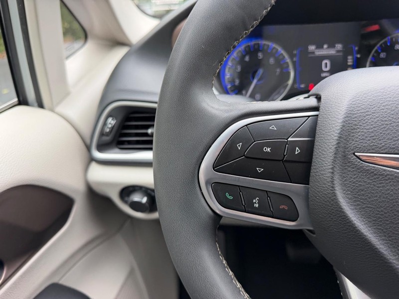 Chrysler Voyager Vehicle Image 13
