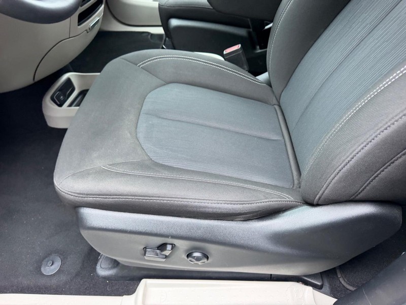 Chrysler Voyager Vehicle Image 20
